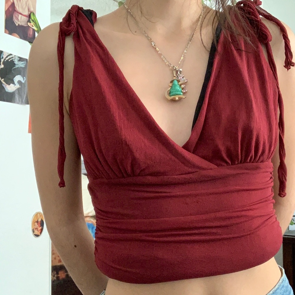 90s Red v cut scrunched top